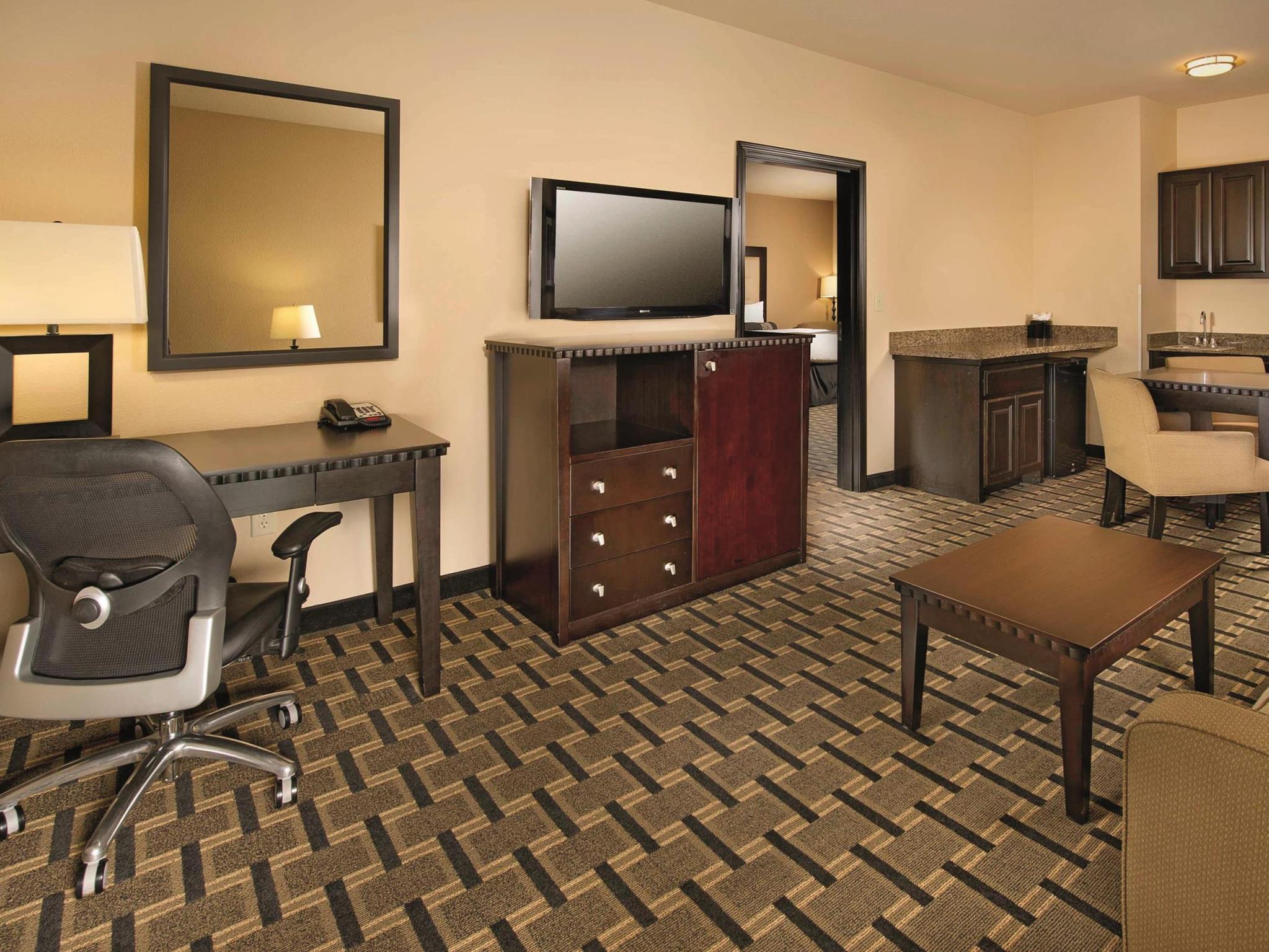 La Quinta By Wyndham Denton - University Drive Екстериор снимка